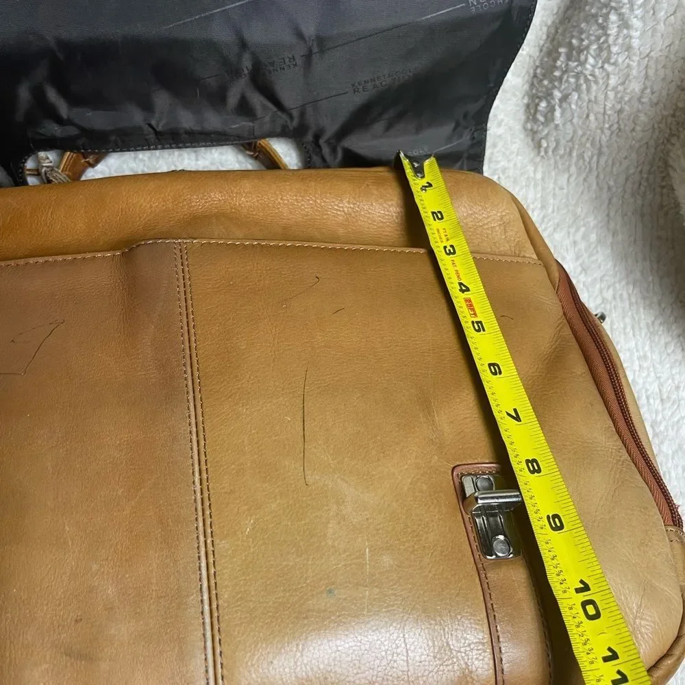 Kenneth Cole Reaction Leather tan Messenger / laptop Bag silver tone Hardwares.